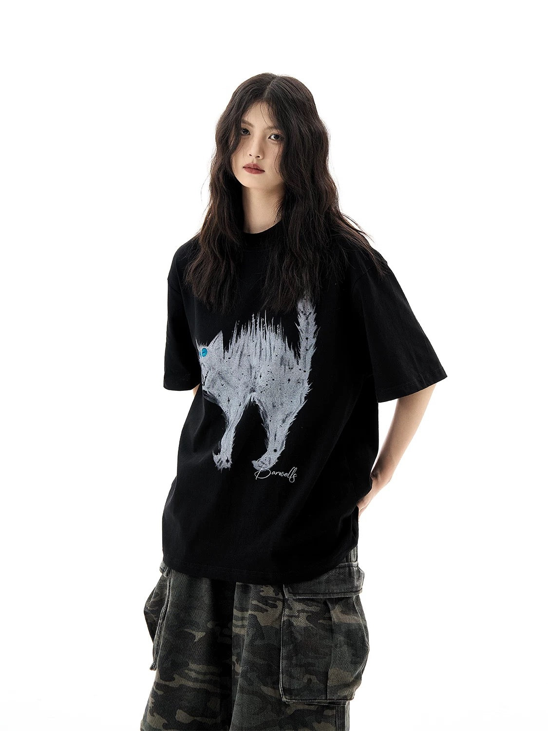 Stylish, niche short-sleeve tops