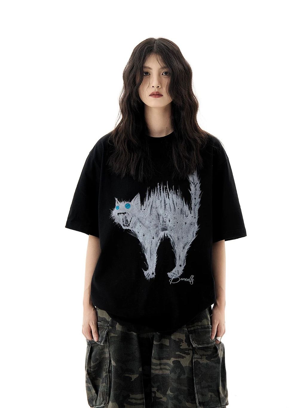 Stylish, niche short-sleeve tops