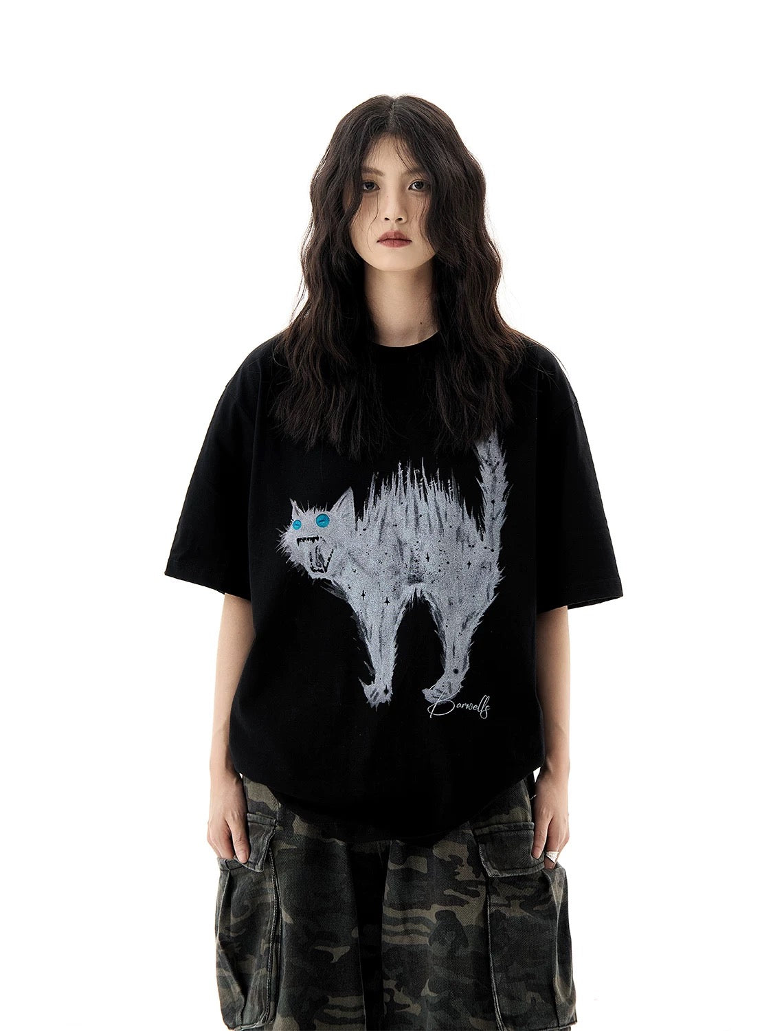 Stylish, niche short-sleeve tops