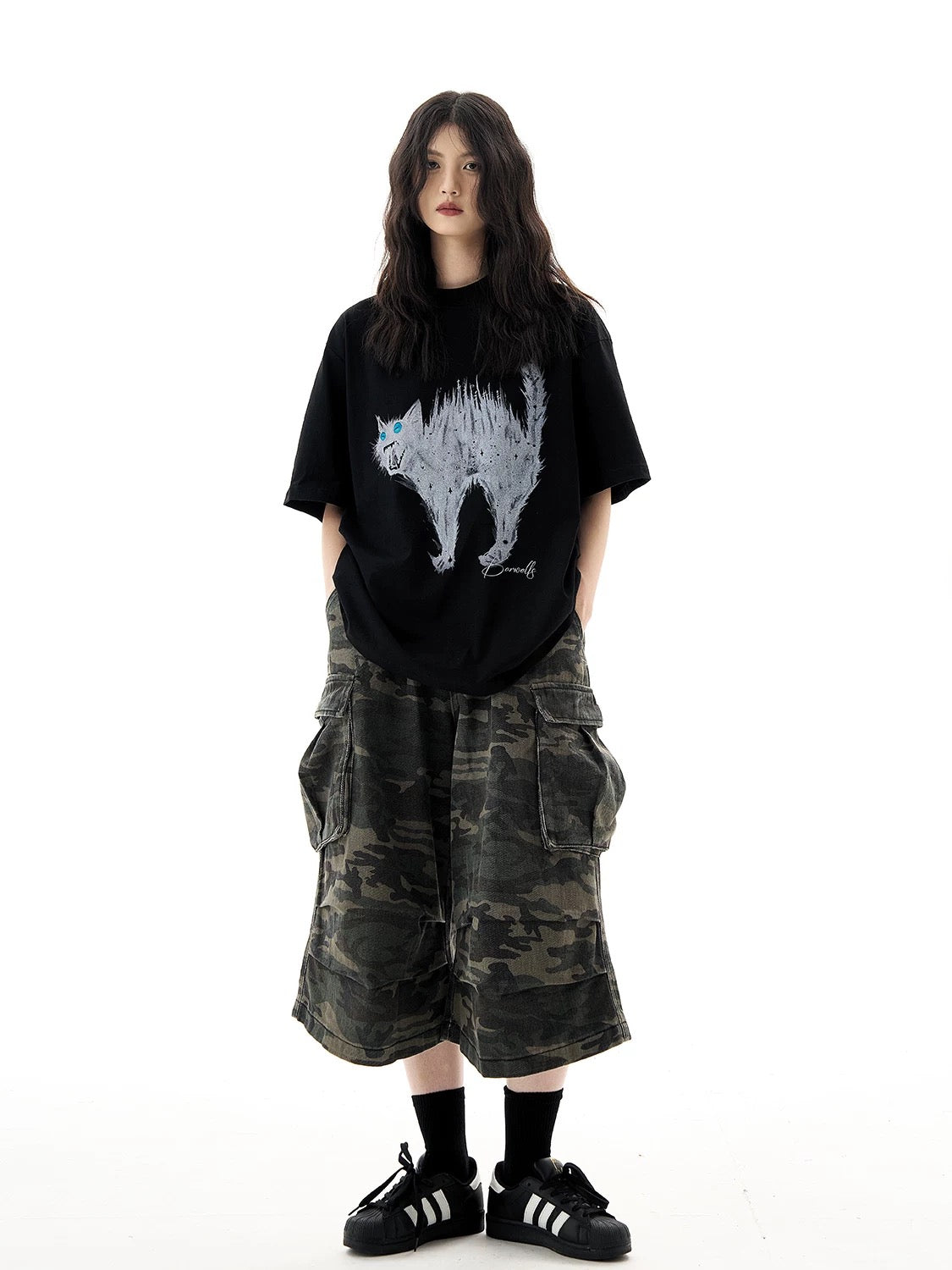 Stylish, niche short-sleeve tops
