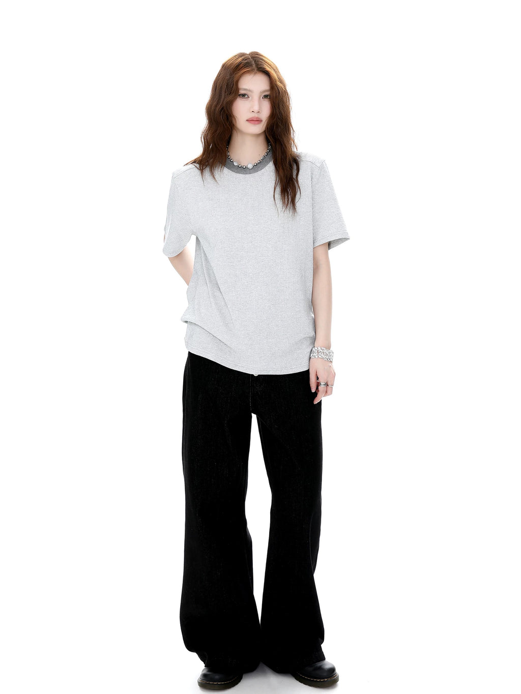 Unisex T-shirt with a minimalist design