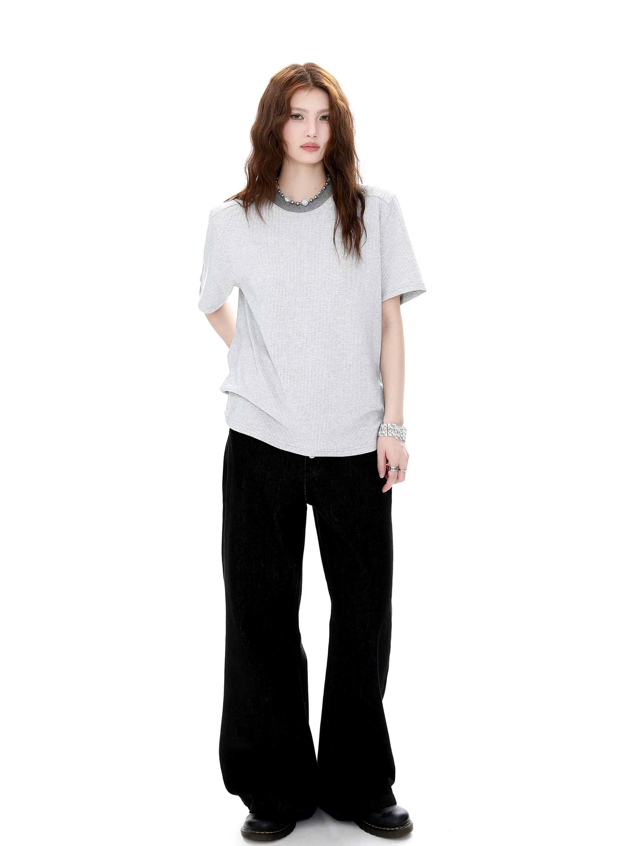 Unisex T-shirt with a minimalist design